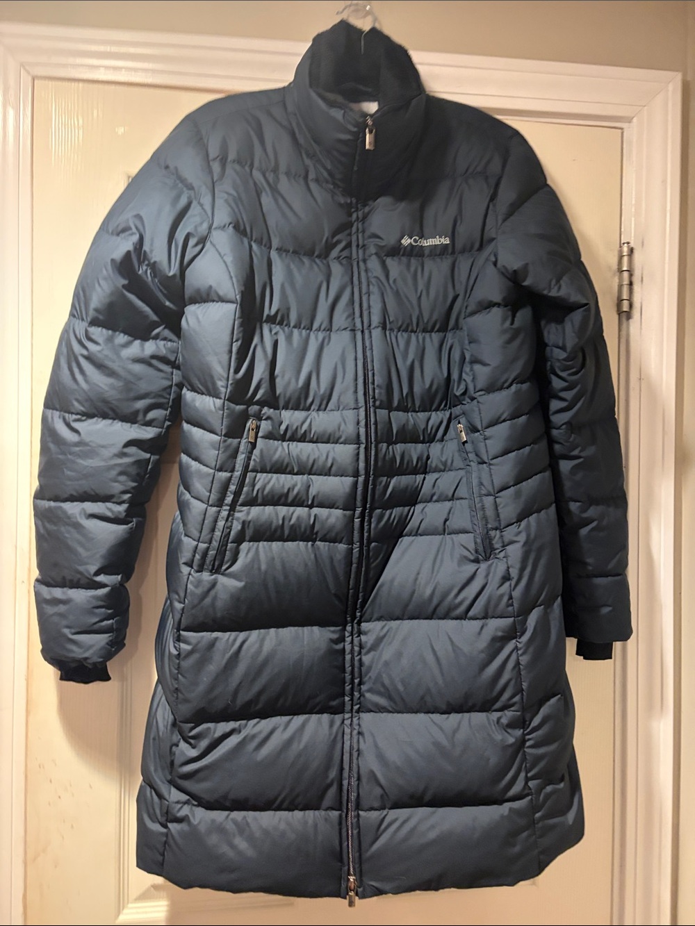 Columbia Women's Long Down Puffer Jacket in Dark Blue L